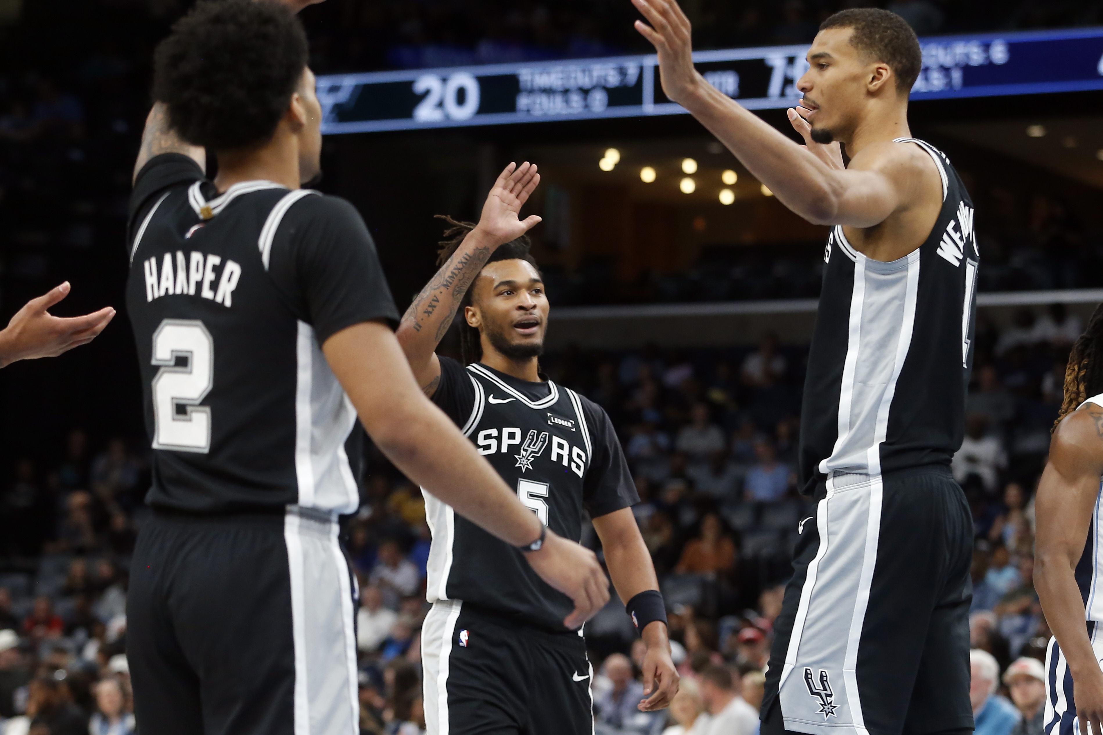 b体育官网-NBA彩经：马刺大胜雄鹿 活塞力擒森林狼 爵士不敌太阳